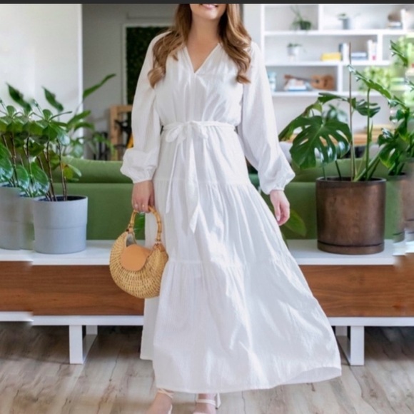 Evereve Roan + Ryan Josephina White
Maxi Dress - Picture 1 of 9